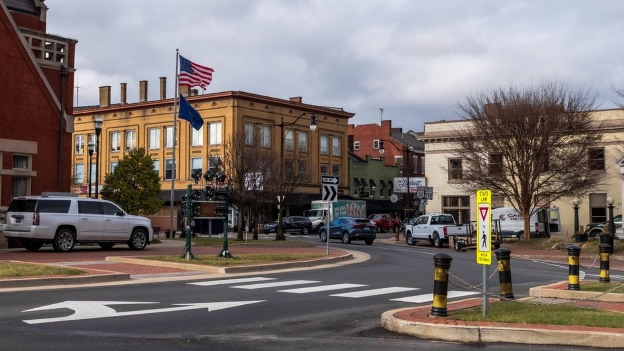 America's Coolest Small Towns by State 18 America's Coolest Small Towns by State - kentucky bardstown ss2423091483 adyh