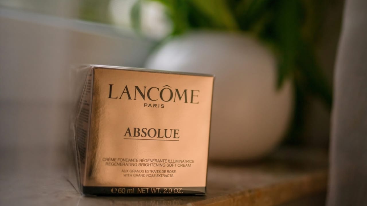 Perfumes That Made History: 17 Top-Selling Scents Worldwide 9 Perfumes That Made History: 17 Top-Selling Scents Worldwide - lancome absolue perfume ss2461458571 dnoh