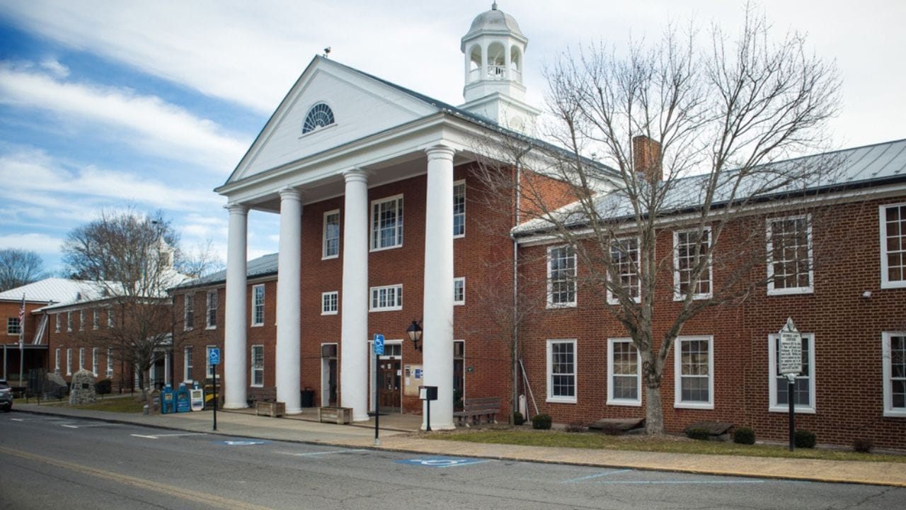 America's Coolest Small Towns by State 49 America's Coolest Small Towns by State - lewisburg west virginia ss2264133945 adyh