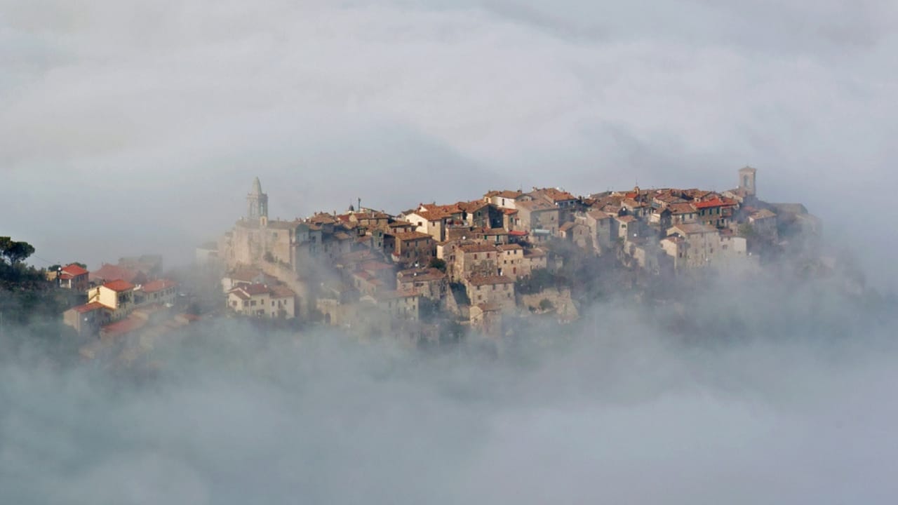 Ingenious Ways Medieval People Stayed Warm Through Winter 8 Ingenious Ways Medieval People Stayed Warm Through Winter - medieval village community dp523183908 dnoh