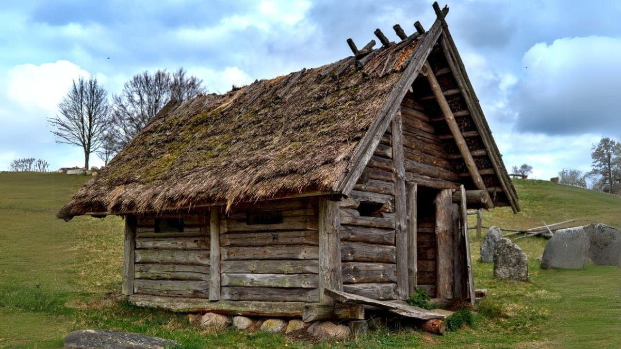 Ingenious Ways Medieval People Stayed Warm Through Winter 3 Ingenious Ways Medieval People Stayed Warm Through Winter - medieval wooden house ss2152596333 dnoh