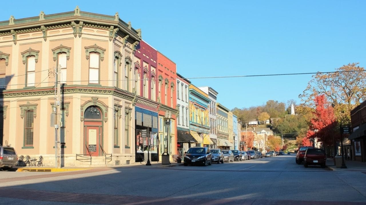 America's Coolest Small Towns by State 26 America's Coolest Small Towns by State - missouri hannibal ss2109917345 adyh