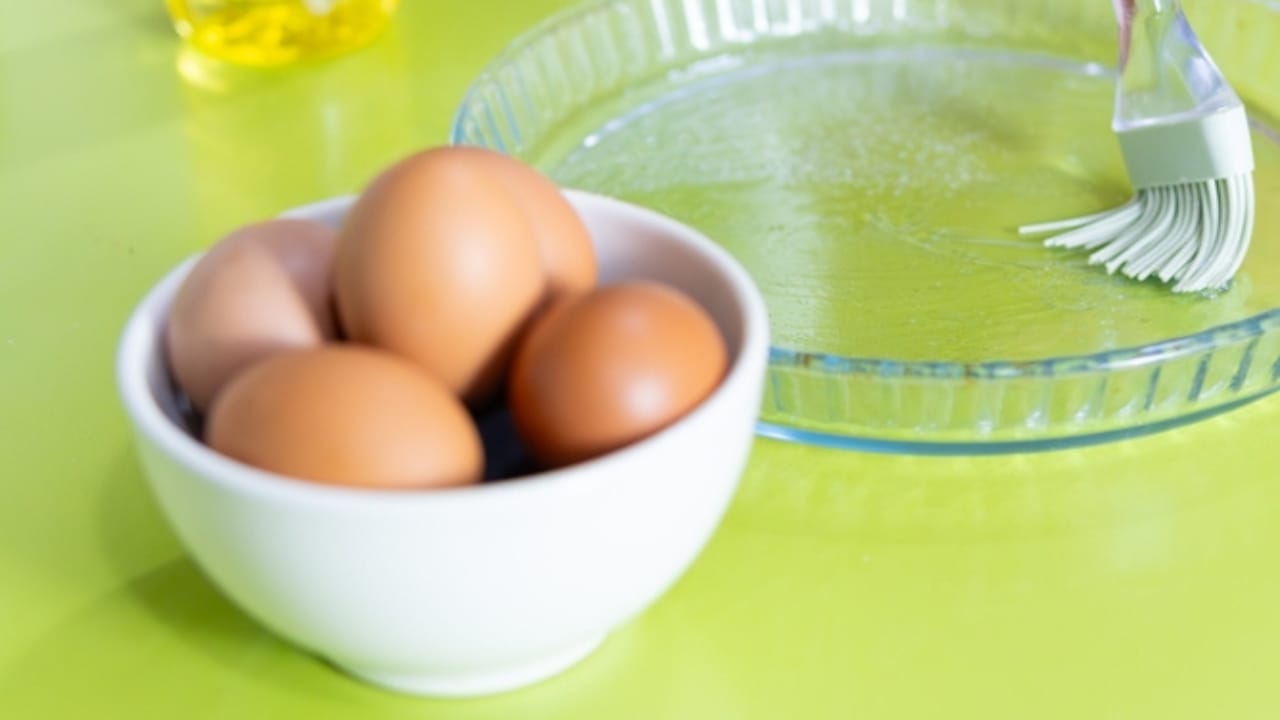 22 Egg Storage Hacks That Actually Work - oliling egg ss2473468581 dpdgm