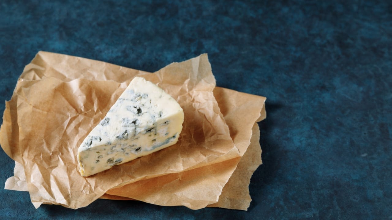 Stop Wasting Cheese: 5 Plastic-Free Ways to Keep It Fresh 4 Stop Wasting Cheese: 5 Plastic-Free Ways to Keep It Fresh - parchment paper with cheese ss1748144282