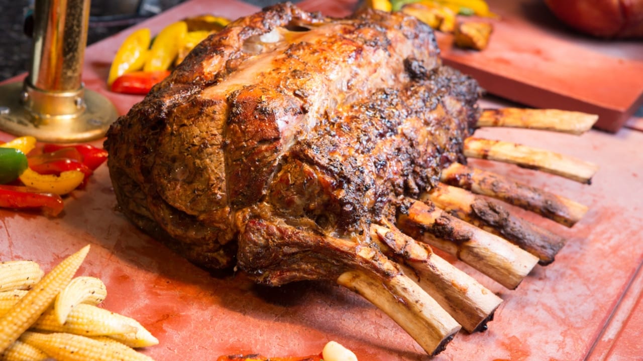 19 Mouthwatering Mains to Make This Christmas Special 15 19 Mouthwatering Mains to Make This Christmas Special - prime steak ss348304658 dpdgm