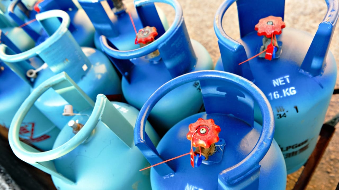 15 Things You Should Never Store in Your Garage 3 15 Things You Should Never Store in Your Garage - propane tank dp4532411 dnoh