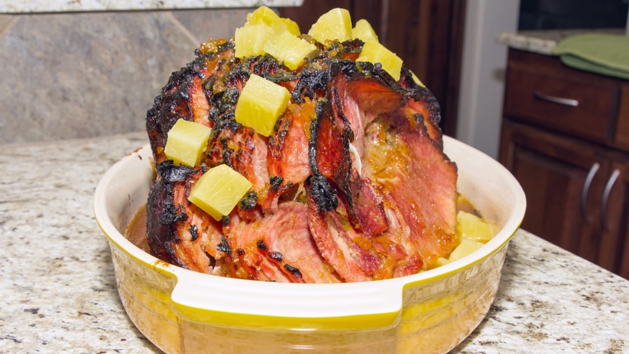 19 Mouthwatering Mains to Make This Christmas Special 20 19 Mouthwatering Mains to Make This Christmas Special - spiral ham ss123066643 dpdgm