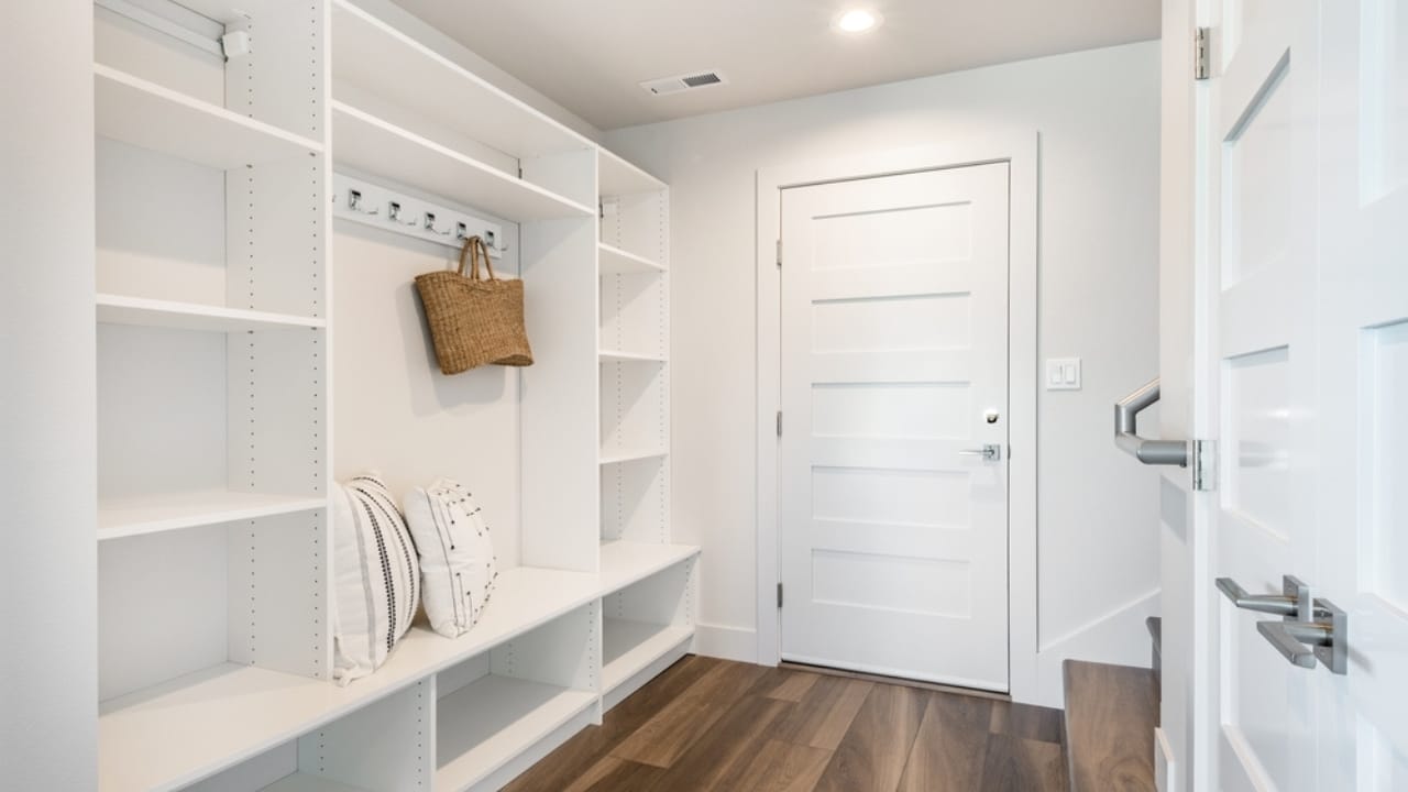 These 15 Problems Could Make Buyers Walk Away 13 These 15 Problems Could Make Buyers Walk Away - storage space ss2150235437 adyh