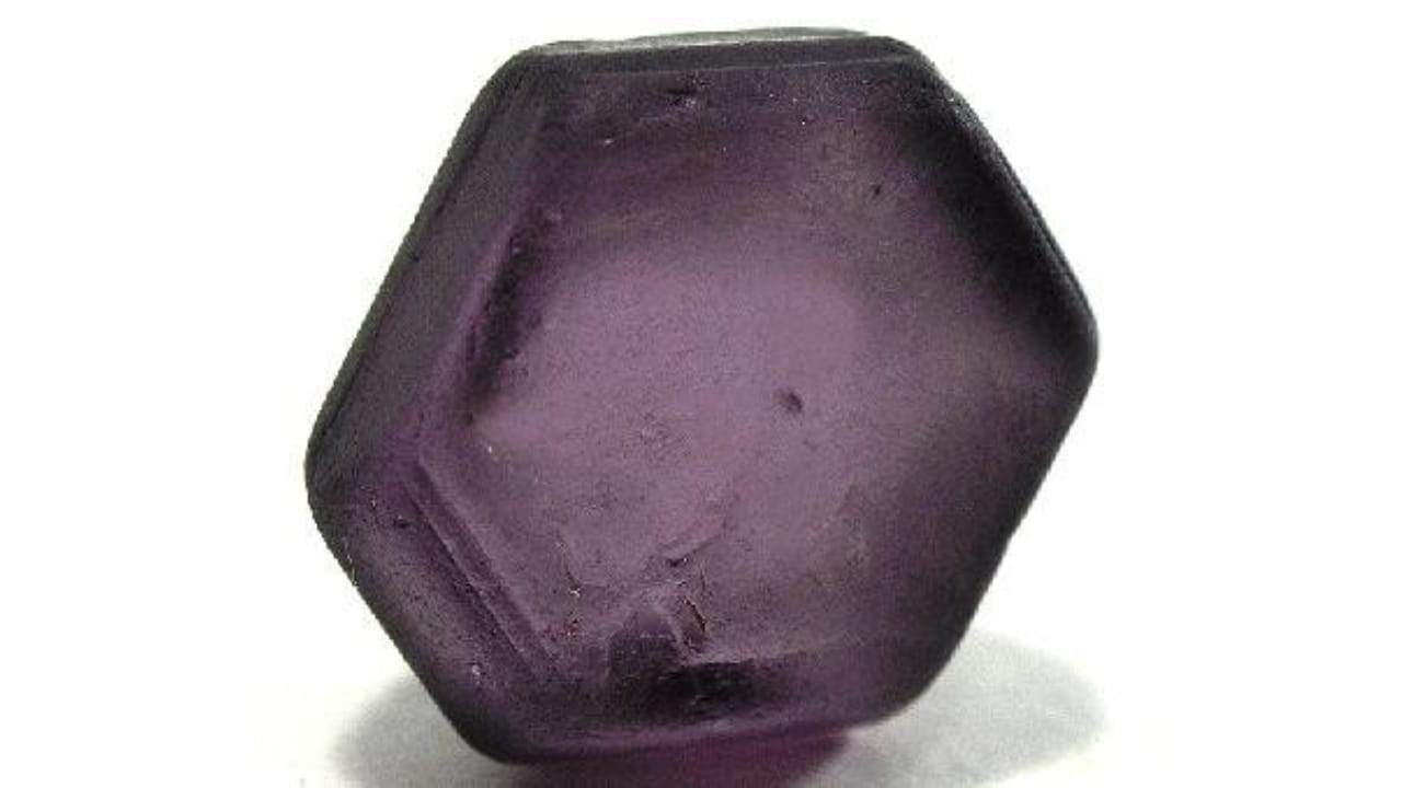 This Gemstone, Rarer Than Diamonds, Was Found by Accident 2 This Gemstone, Rarer Than Diamonds, Was Found by Accident - taaffeite wc