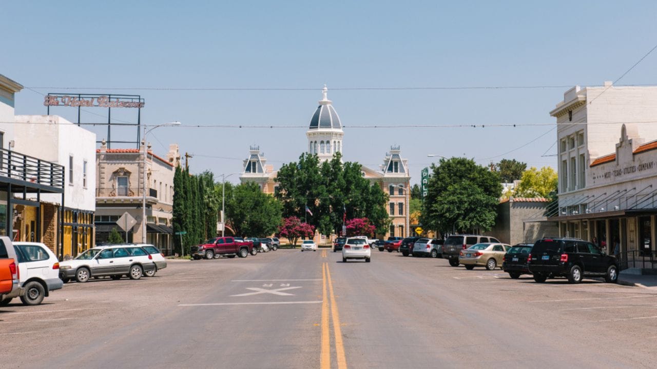 America's Coolest Small Towns by State 44 America's Coolest Small Towns by State -