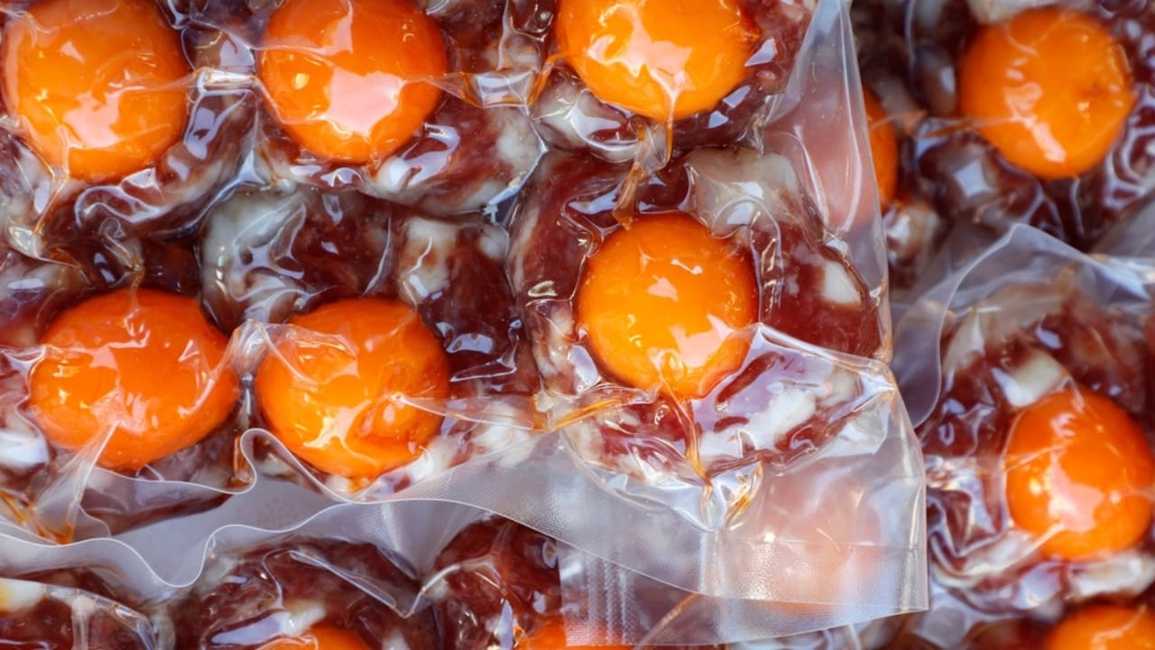 22 Egg Storage Hacks That Actually Work - vacuum sealing eggs ss2372085939 dpdgm