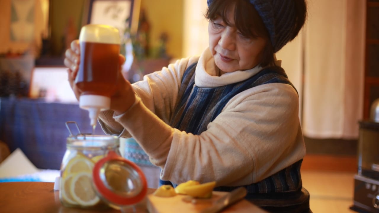 15 Everyday Problems Honey Can Solve Naturally 11 15 Everyday Problems Honey Can Solve Naturally - woman making honey pickles of lemon dp540242384 dnoh