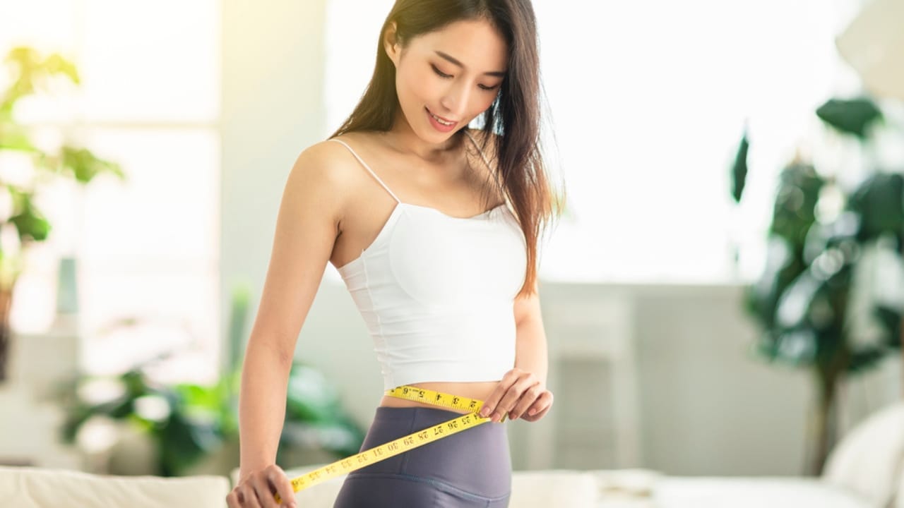 12 Reasons Aloe Vera Is a Wellness Must-Have 11 12 Reasons Aloe Vera Is a Wellness Must-Have - woman measuring waist dp478531348 dnoh