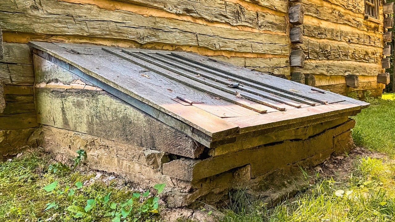 15 Unique Features Found Only in Pre-1900s Homes 3 15 Unique Features Found Only in Pre-1900s Homes - 19th century style root cella ss2453208339 degm