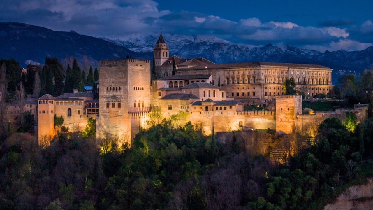 10 Famous Castles & Their Magical, Must-See Gardens 4 10 Famous Castles & Their Magical, Must-See Gardens - Alhambra Spain dp122495518 dnoh