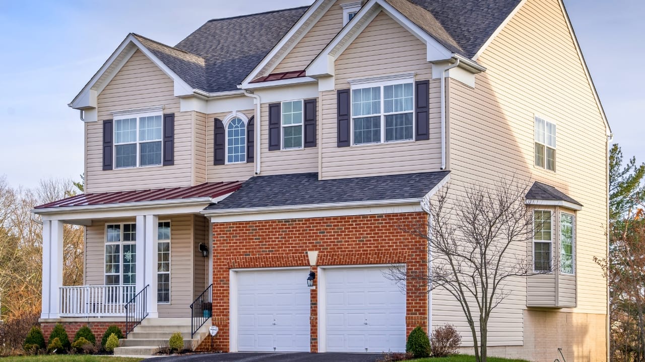 Say Goodbye to Mildew: Clean Your Siding with Vinegar 5 Say Goodbye to Mildew: Clean Your Siding with Vinegar - American single family estate home ss1591993717 degm