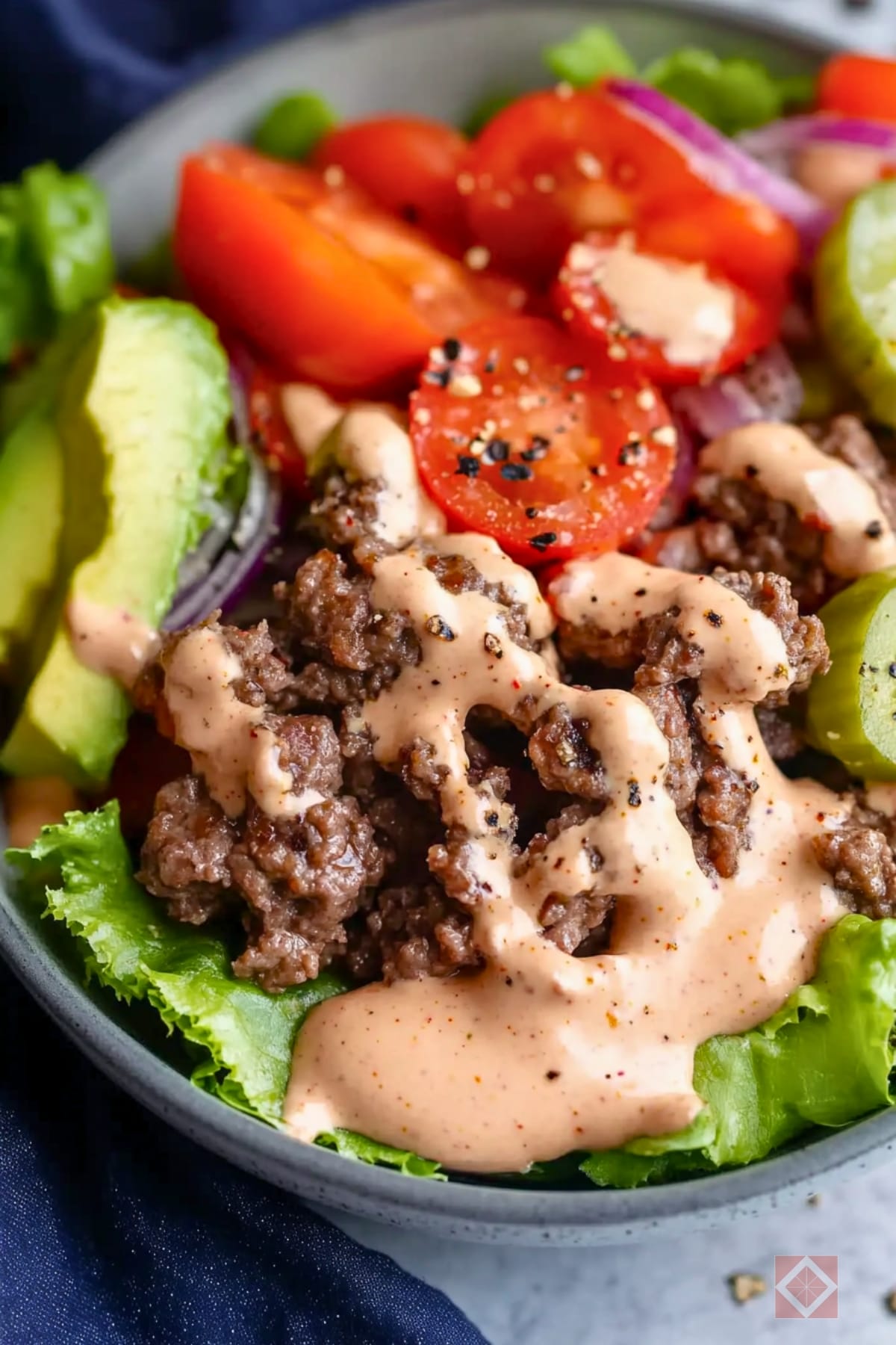 Giving the Classic Comfort Food A Healthier Twist with Burger in a Bowl - Burger in a Bowl midia