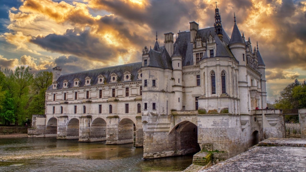 10 Famous Castles & Their Magical, Must-See Gardens 9 10 Famous Castles & Their Magical, Must-See Gardens - Chateau de Chenonceau dp653732780 dnoh