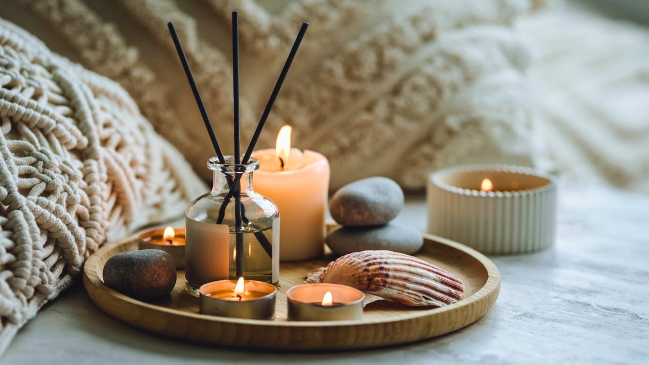 You’re Probably Burning Candles Wrong—Here’s How to Fix It 3 You’re Probably Burning Candles Wrong—Here’s How to Fix It - Cozy home interior decor burning candles ss2334113495 degm