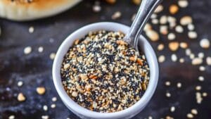 Easy Everything Bagel Spice Recipe for Flavorful Meals 1 Easy Everything Bagel Spice Recipe for Flavorful Meals - Everything Bagel Spice midia 2