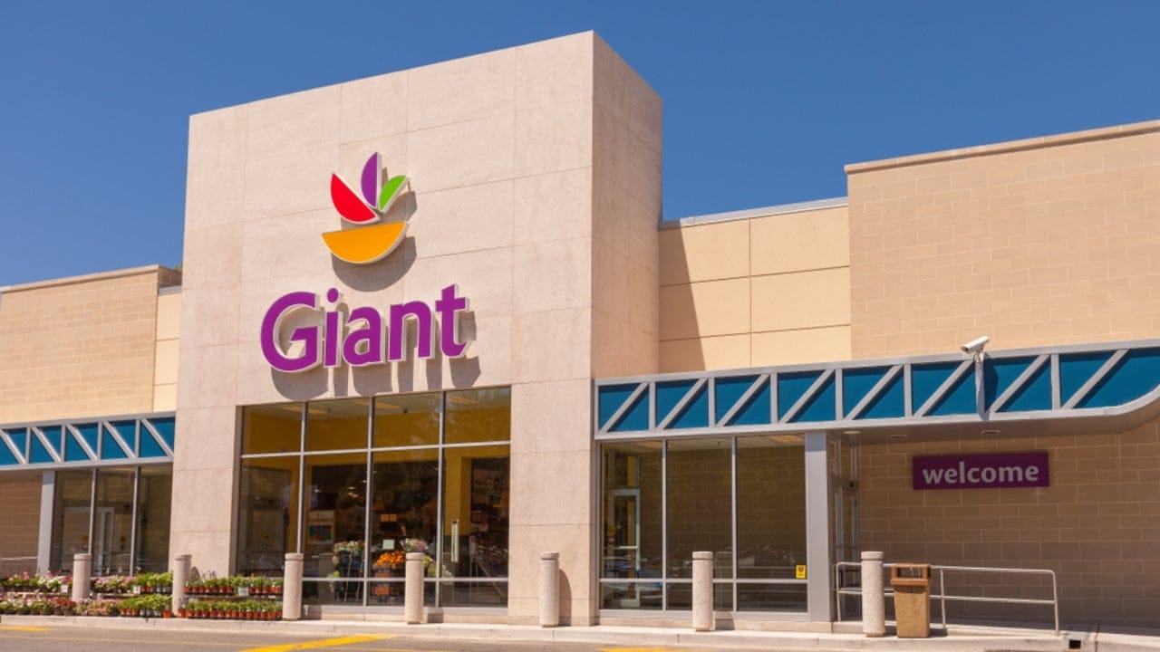 These 21 Grocery Stores Are Taking Too Much from Your Wallet 15 These 21 Grocery Stores Are Taking Too Much from Your Wallet - Giant Food ss1351480733 dpdgm