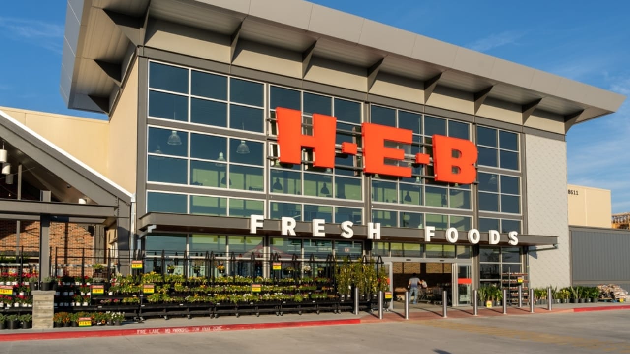 These 21 Grocery Stores Are Taking Too Much from Your Wallet 12 These 21 Grocery Stores Are Taking Too Much from Your Wallet - H E B ss2155126605 dpdgm