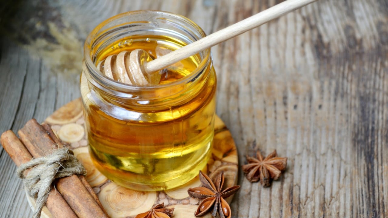 Nature's Perfect Pair: The Hidden Potential of Honey and Cinnamon 5 Nature's Perfect Pair: The Hidden Potential of Honey and Cinnamon - Honey Cinnamon ss284435366 dpdgm