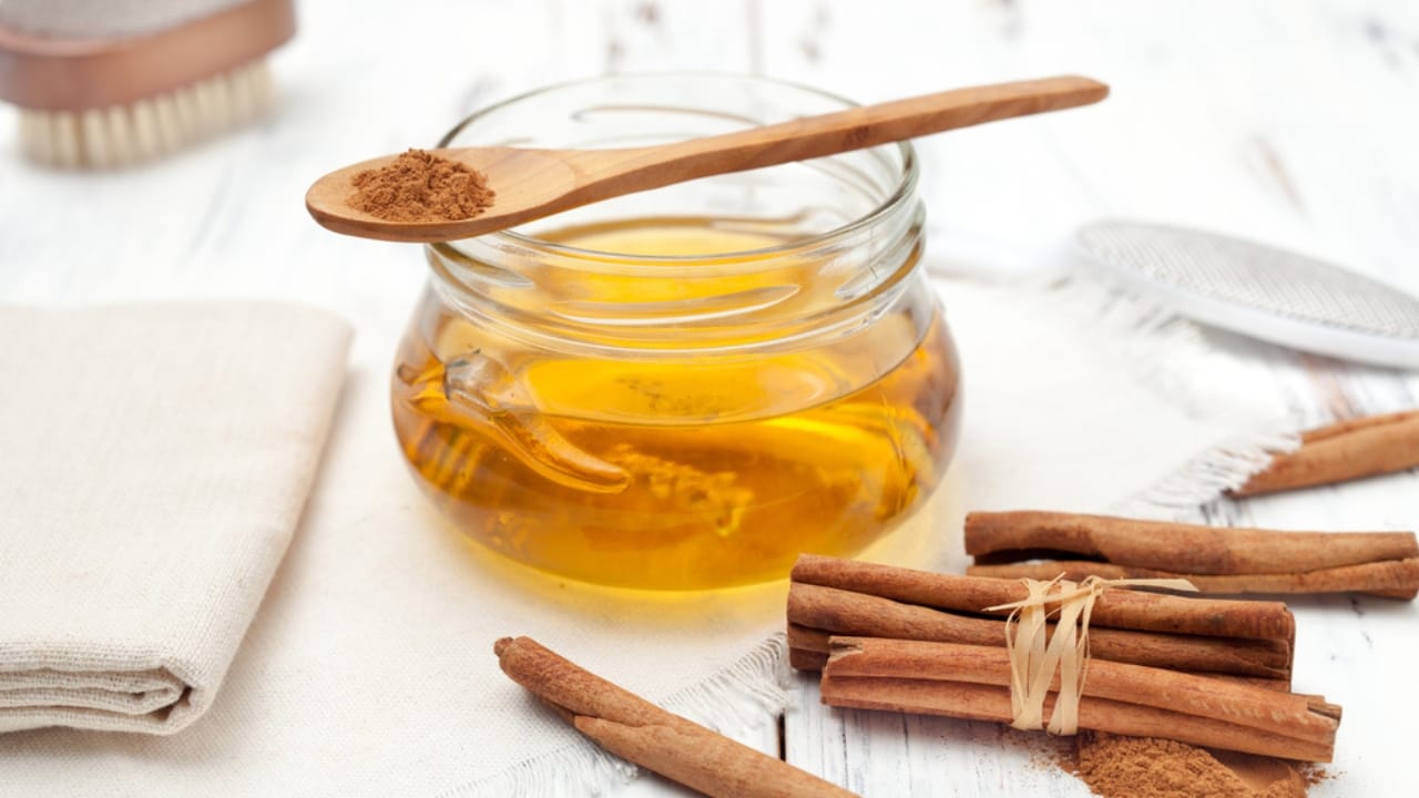 Nature's Perfect Pair: The Hidden Potential of Honey and Cinnamon 3 Nature's Perfect Pair: The Hidden Potential of Honey and Cinnamon - Honey Cinnamon ss433009570 dpdgm