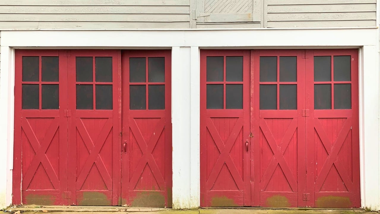 15 Unique Features Found Only in Pre-1900s Homes 2 15 Unique Features Found Only in Pre-1900s Homes - Old Red Carriage House Doors ss1710314656 degm