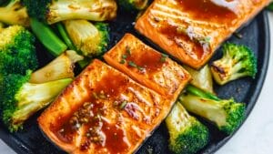 Easy & Perfectly Seared Salmon on Blackstone Griddle 1 Easy & Perfectly Seared Salmon on Blackstone Griddle - Seared Salmon midia