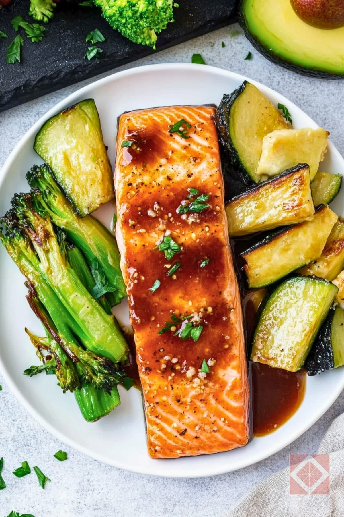 Easy & Perfectly Seared Salmon on Blackstone Griddle 3 Easy & Perfectly Seared Salmon on Blackstone Griddle - Seared Salmon pin 2 midia