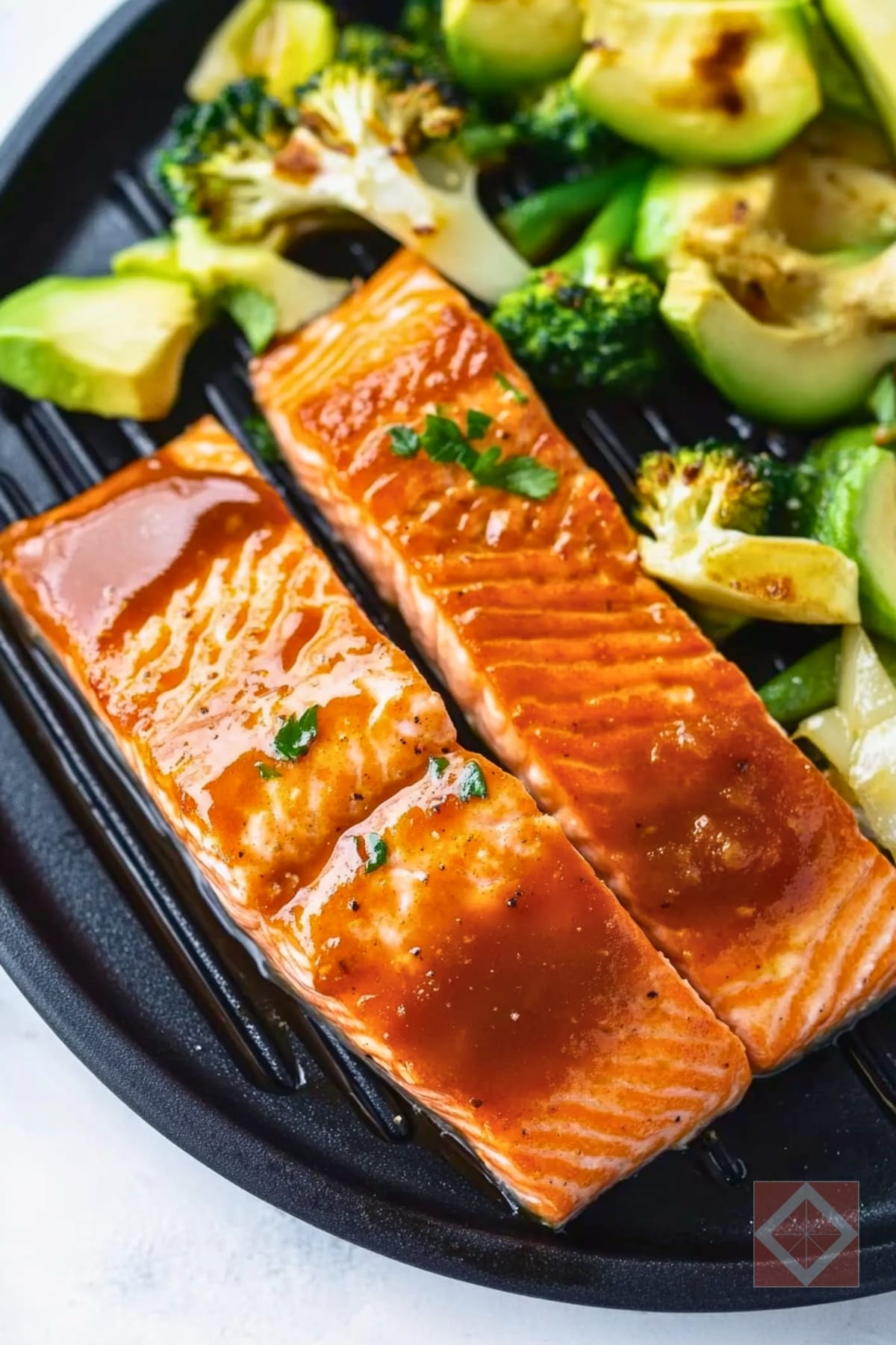 Easy & Perfectly Seared Salmon on Blackstone Griddle 5 Easy & Perfectly Seared Salmon on Blackstone Griddle - Seared Salmon pin 3 midia