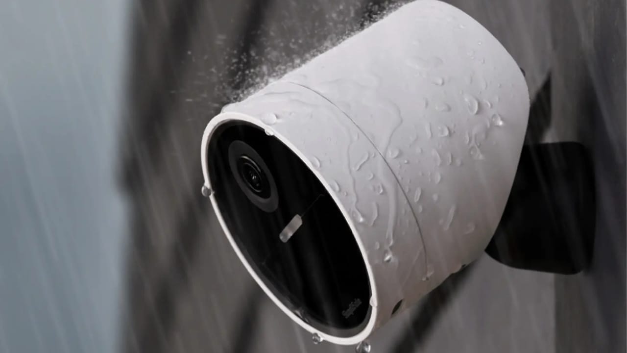 15 Fee-Free Home Cameras Shaking Up an $81.68 Billion Industry 8 15 Fee-Free Home Cameras Shaking Up an $81.68 Billion Industry - SimpliSafe Outdoor Cam 1