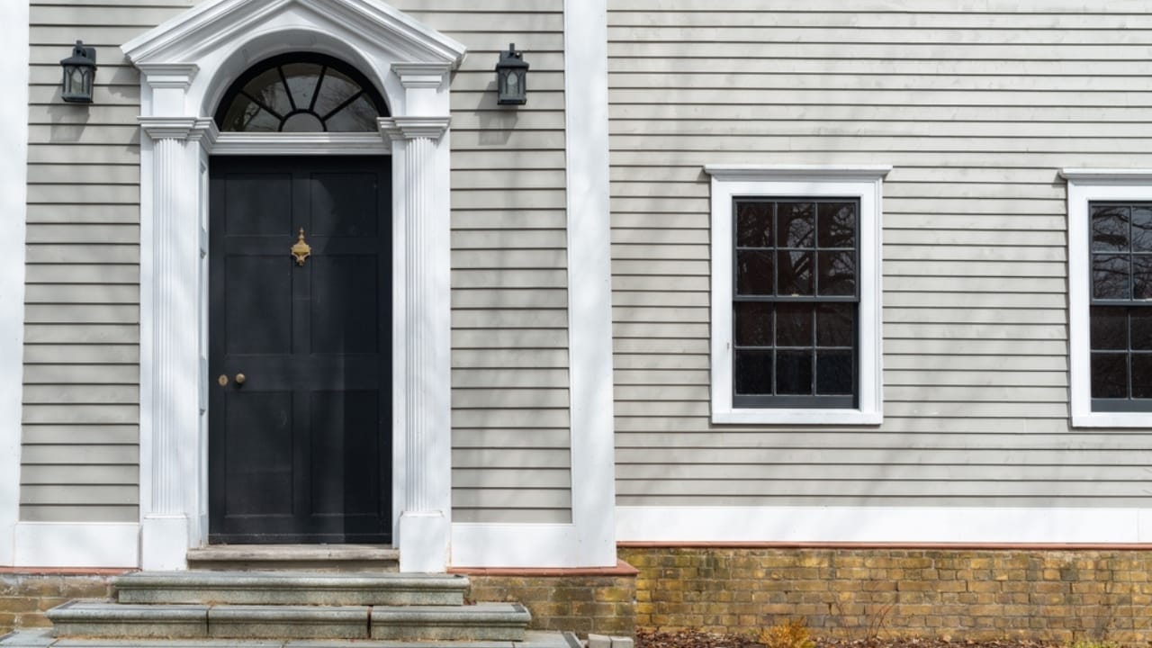 15 Unique Features Found Only in Pre-1900s Homes 4 15 Unique Features Found Only in Pre-1900s Homes - Transom Windows Ventilation Innovation ss2423229495 dnoh