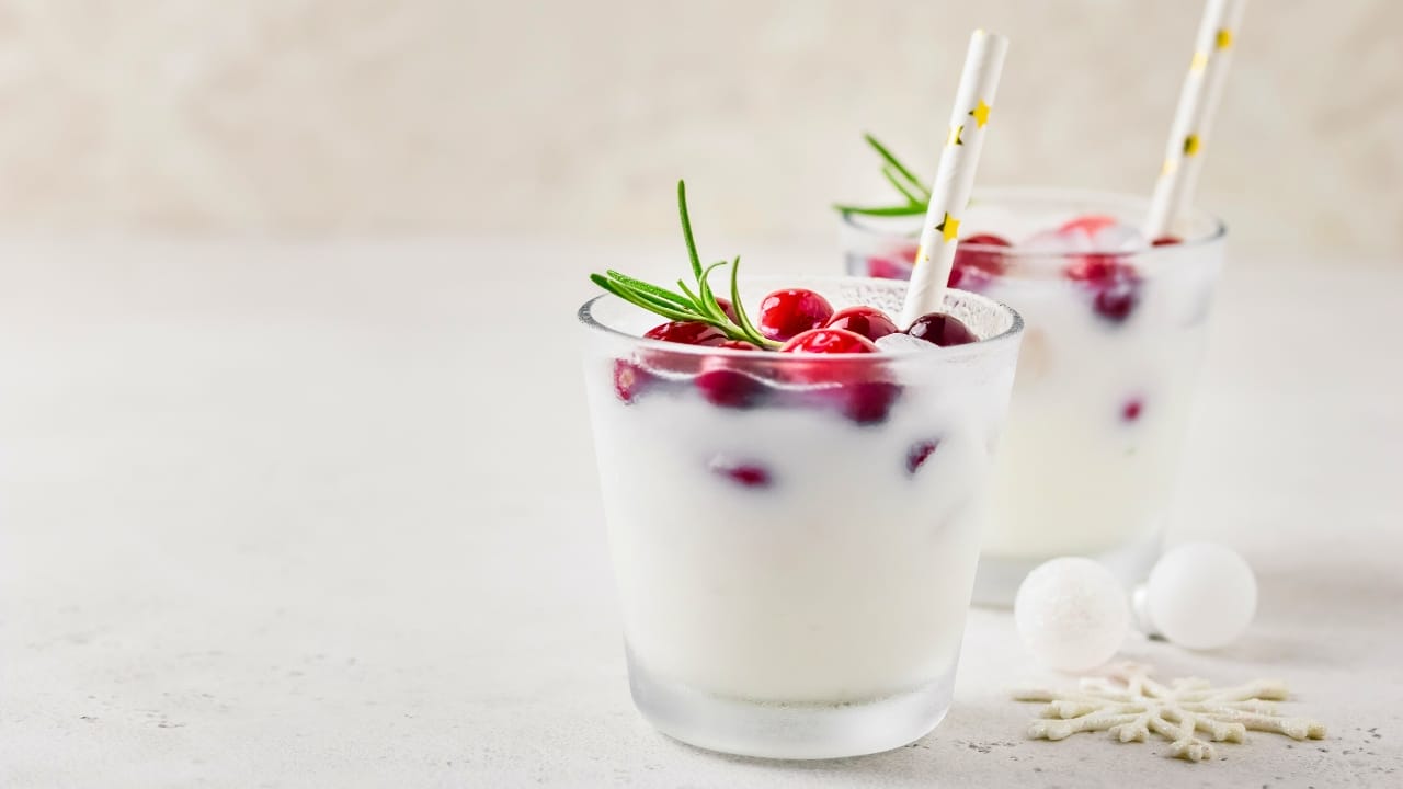 Your New Favorite Holiday Drink: White Christmas Cranberry Margarita 4 Your New Favorite Holiday Drink: White Christmas Cranberry Margarita - White Christmas cranberry cocktail ss1549948943 degm