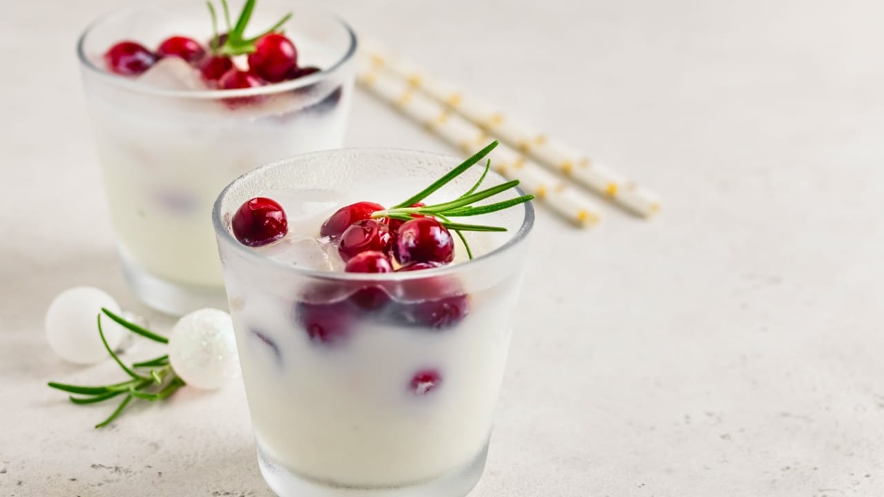 Your New Favorite Holiday Drink: White Christmas Cranberry Margarita 6 Your New Favorite Holiday Drink: White Christmas Cranberry Margarita - White Christmas cranberry cocktail ss1570419175 degm