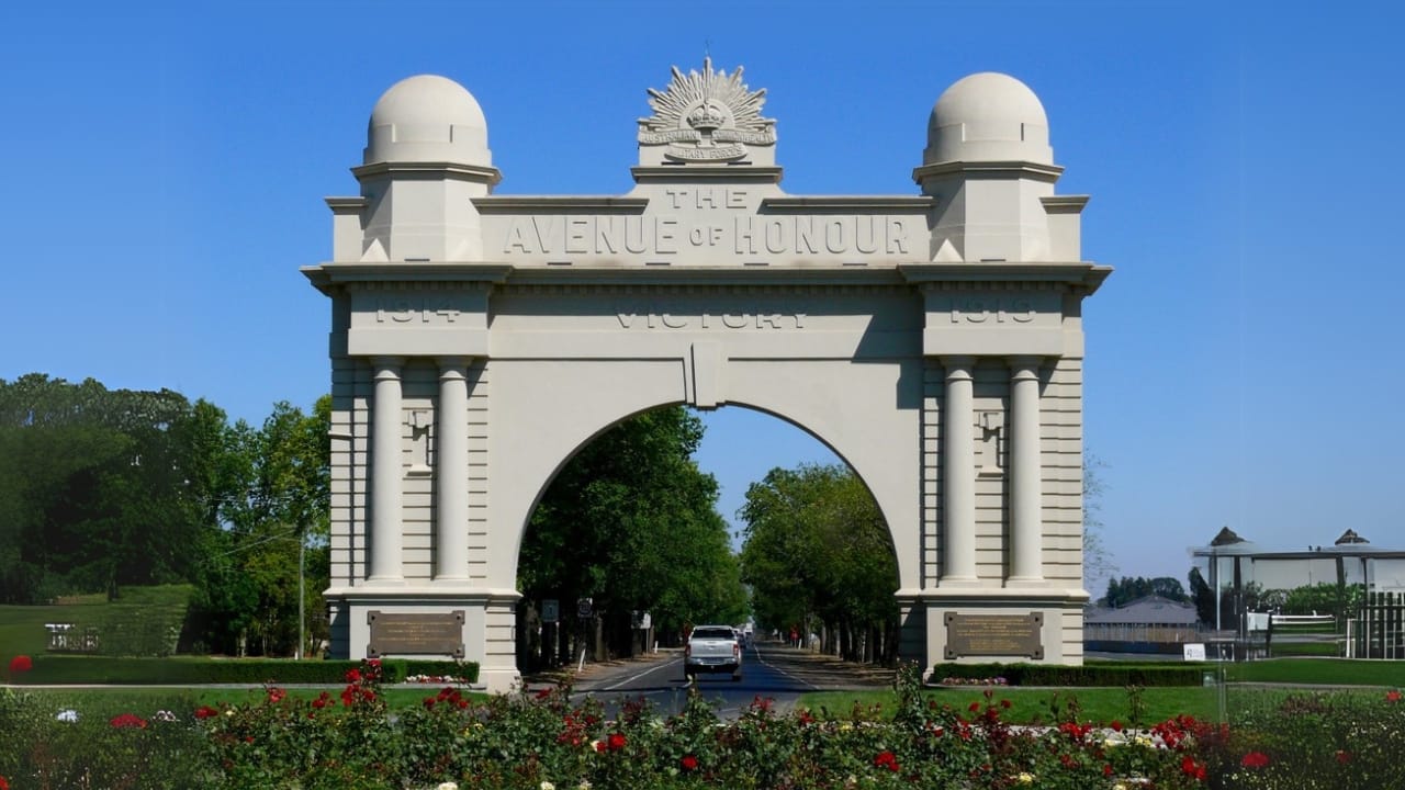 The Trees That Remember: Memorials to World War Heroes 5 The Trees That Remember: Memorials to World War Heroes - ballarat avenue of honor ss1031384188 dpdgm