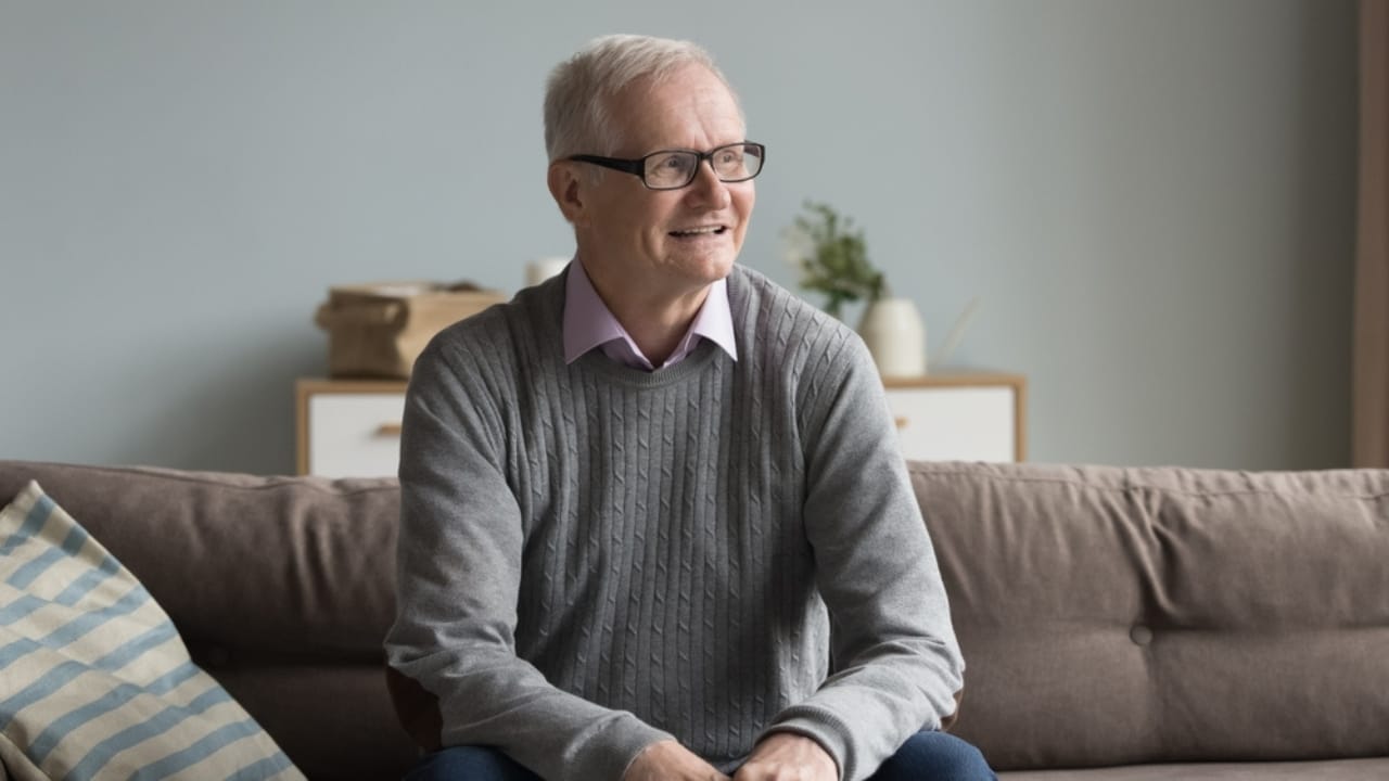 17 Reasons Baby Boomers Aren’t Joining the Downsizing Trend 2 17 Reasons Baby Boomers Aren’t Joining the Downsizing Trend - boomer in couch ss2322964865 dnoh