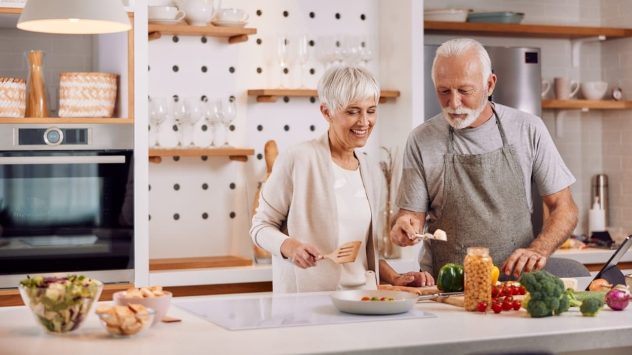 17 Reasons Baby Boomers Aren’t Joining the Downsizing Trend 11 17 Reasons Baby Boomers Aren’t Joining the Downsizing Trend - boomer in kitchen ss2308111207 dnoh
