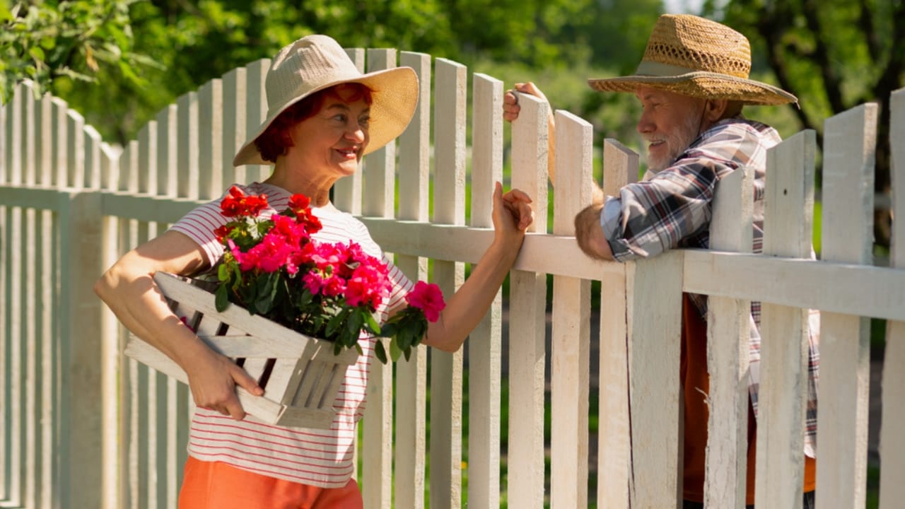 17 Reasons Baby Boomers Aren’t Joining the Downsizing Trend 10 17 Reasons Baby Boomers Aren’t Joining the Downsizing Trend - boomer with neighbor ss1430267261 dnoh