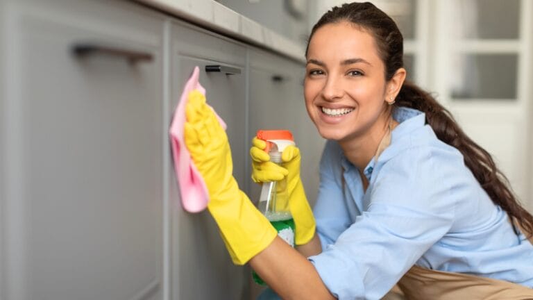 Say Goodbye to Greasy Cabinets with This Simple DIY Fix 1 Say Goodbye to Greasy Cabinets with This Simple DIY Fix - cleaning kitchen cabinets ss2412705343 degm