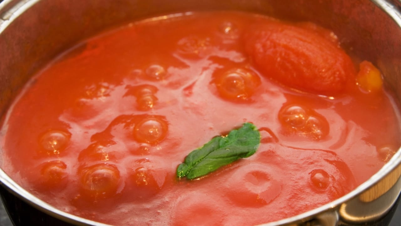 Rethink Your Slow Cooker: 10 Ideas Changing How We Cook 10 Rethink Your Slow Cooker: 10 Ideas Changing How We Cook - cooking tomato sauce dp1464457 dnoh