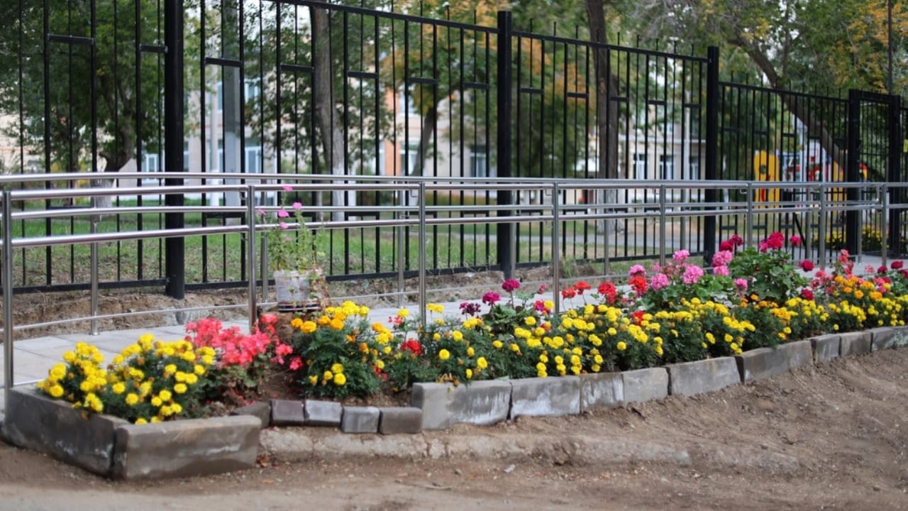 Gardening Helped WWII POWs Survive Captivity and Chaos 6 Gardening Helped WWII POWs Survive Captivity and Chaos - school ground garden ss2512661227 dpdgm