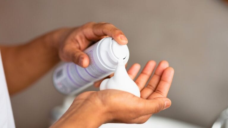 15 Household Problems Solved with a Can of Shaving Cream 2 15 Household Problems Solved with a Can of Shaving Cream - shaving cream ss2111186573 degm