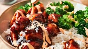 Sticky Chicken Rice Bowls That's Better Than Takeout 1 Sticky Chicken Rice Bowls That's Better Than Takeout - sticky chicken rice bowl 2