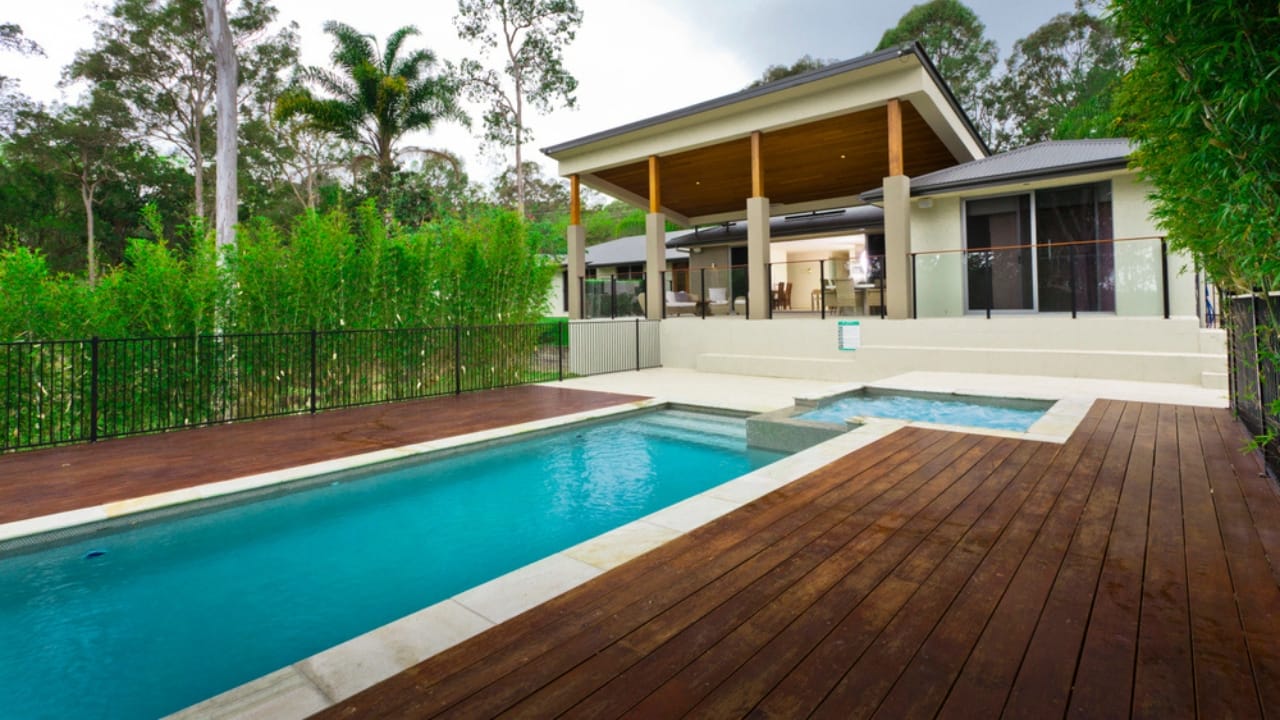 15 Gorgeous Poolside Plants That Repel Wasps and Bees - swimming pool dp11493232 dnoh