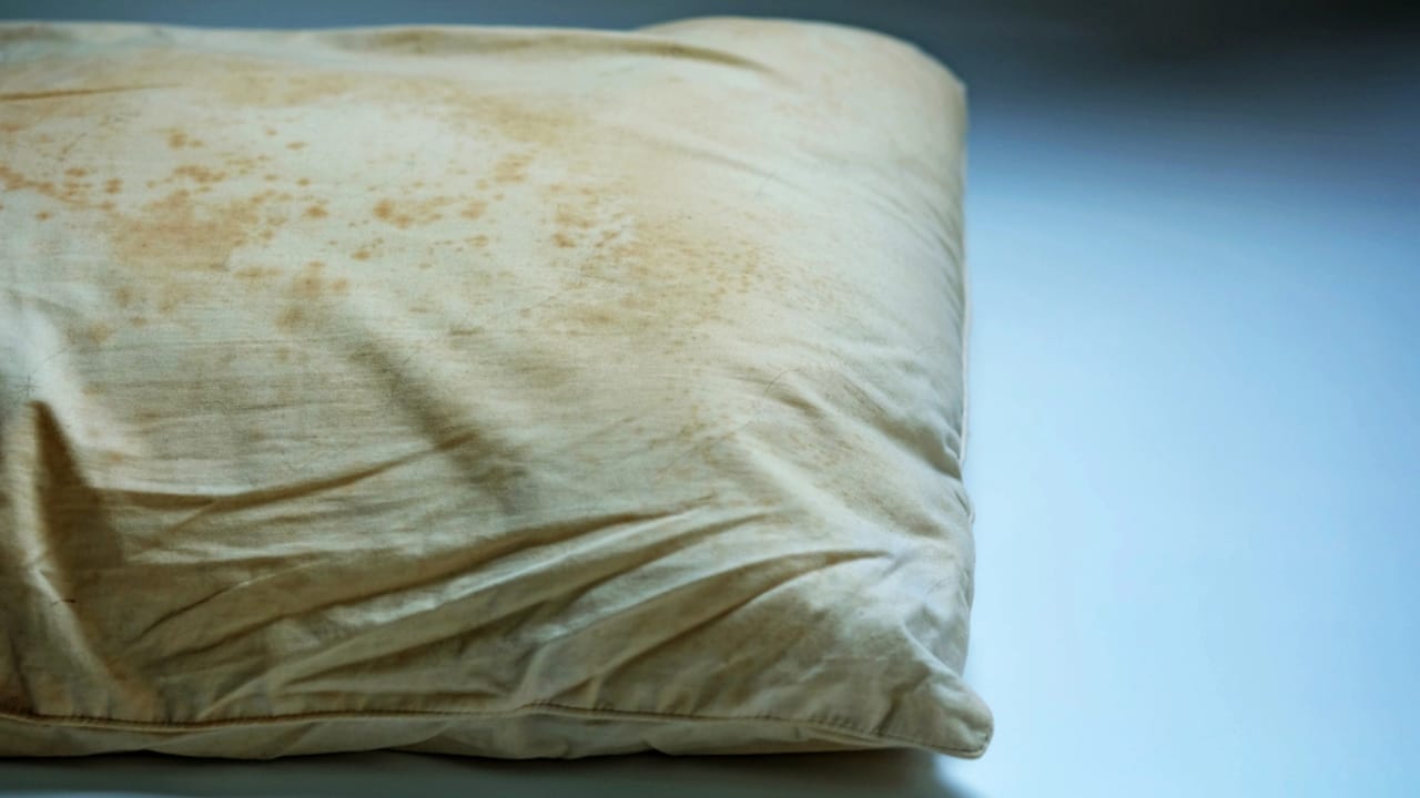 What Those Yellow Stains Say About Your Sleep 7 What Those Yellow Stains Say About Your Sleep - white pillow yellow stain dp271354652 dnoh