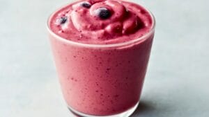 Combat Inflammation with This Berry & Acai Smoothie 1 Combat Inflammation with This Berry & Acai Smoothie - Acai and Mixed Berry Smoothie midia
