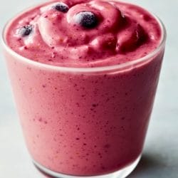 Combat Inflammation with This Berry & Acai Smoothie 5 Combat Inflammation with This Berry & Acai Smoothie - Acai and Mixed Berry Smoothie midia