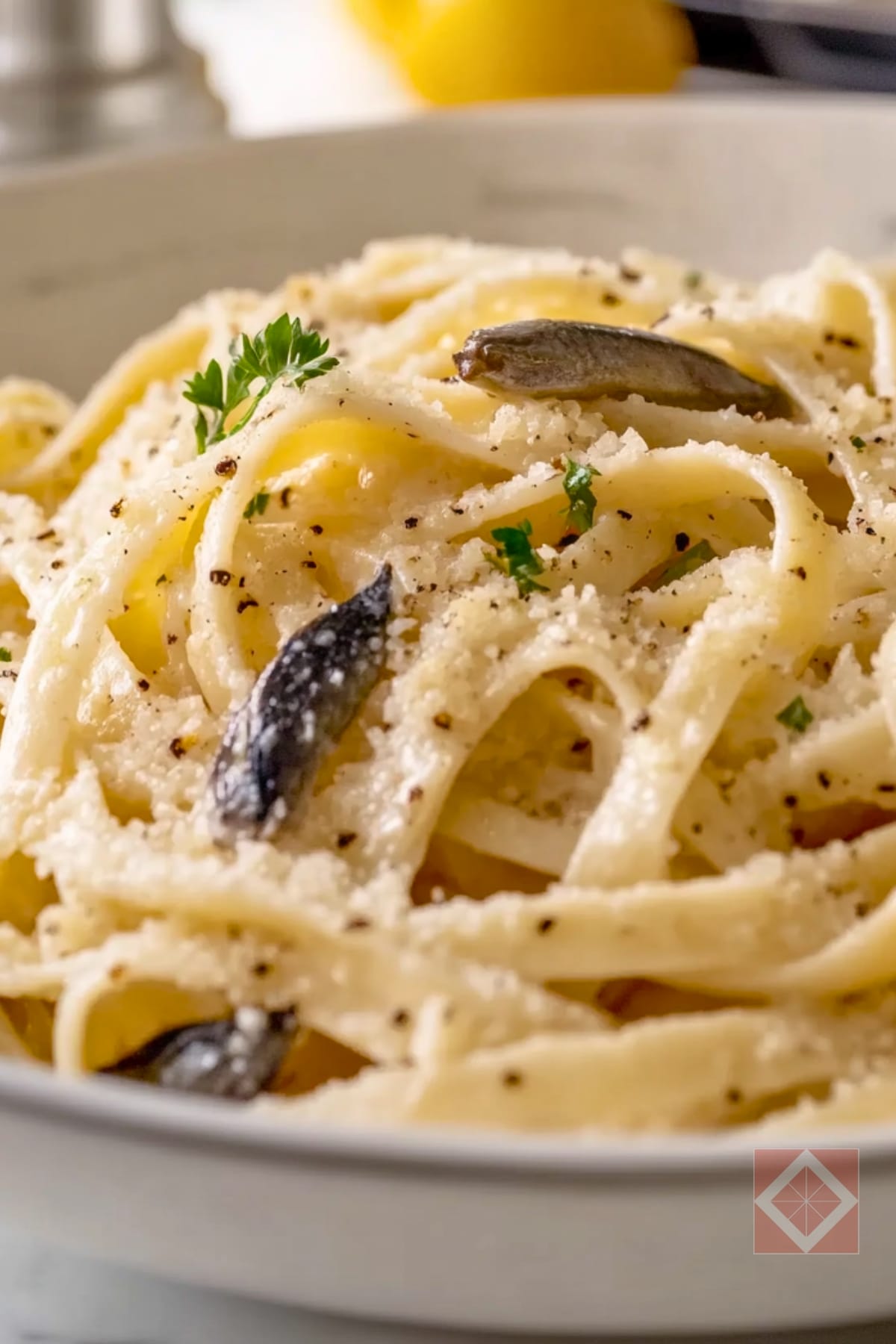 Make This Anchovy Fettuccine Recipe for Dinner in 20 Minutes 3 Make This Anchovy Fettuccine Recipe for Dinner in 20 Minutes - Anchovy Fettuccine pin 1 midia
